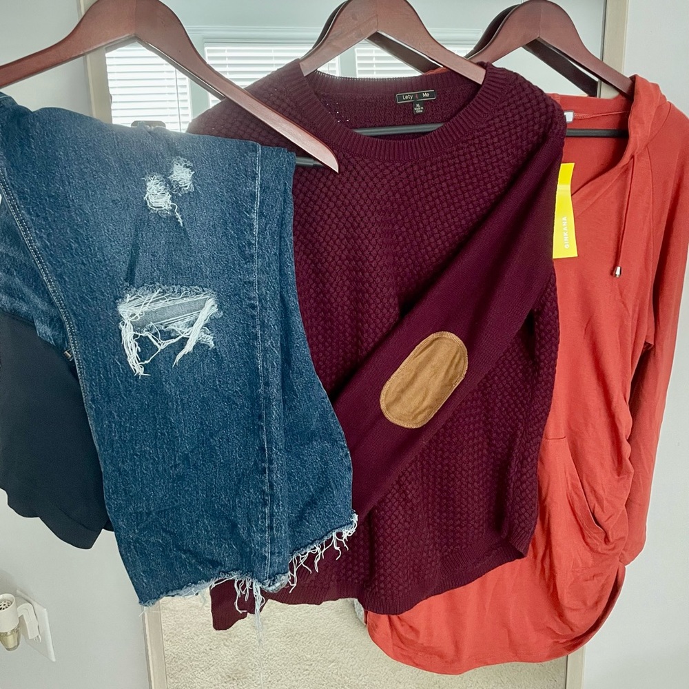 Lot of Plus Size Maternity and Bump Friendly Clothes.